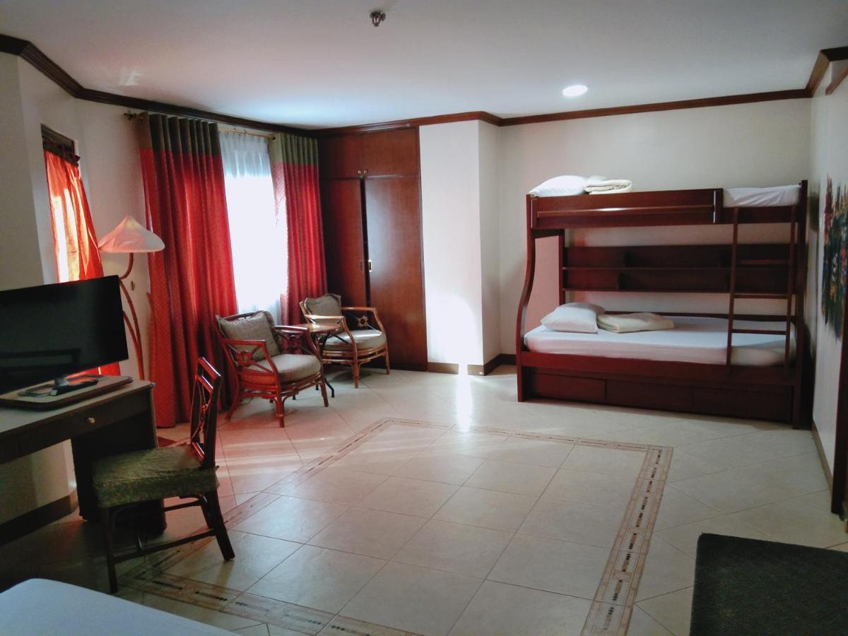 The Golden Pine Hotel Baguio City Exterior photo